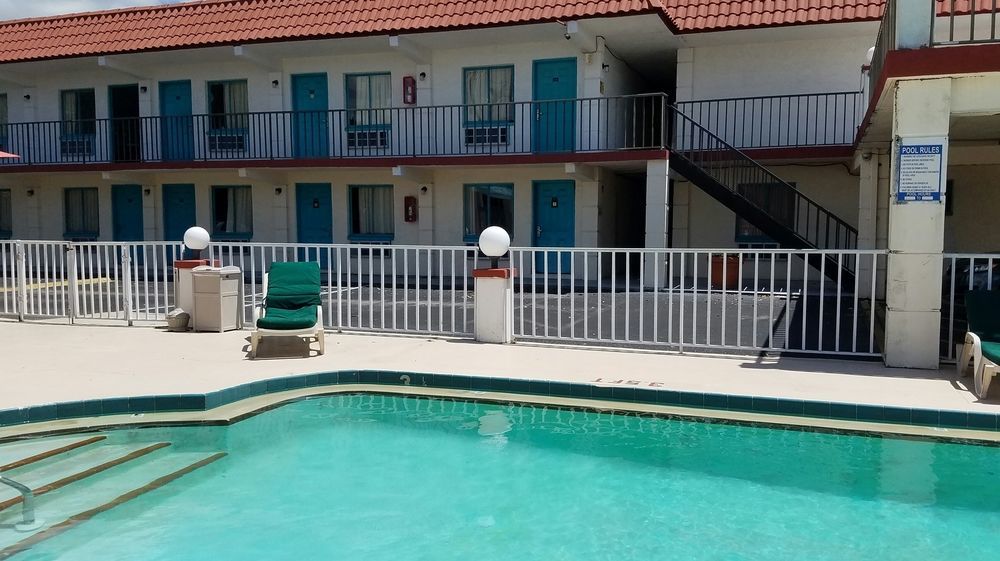 Clearwater Inn セーフティ・ハーバー エクステリア 写真