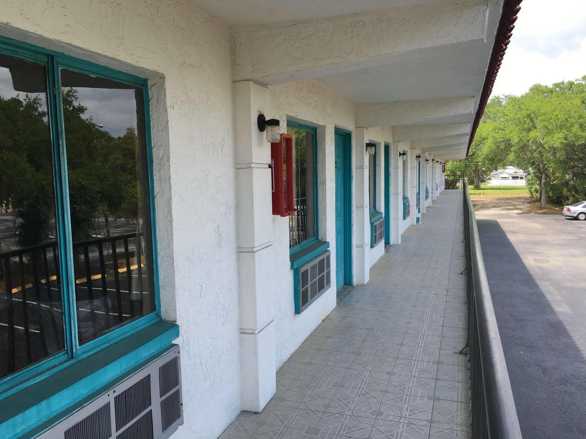 Clearwater Inn セーフティ・ハーバー エクステリア 写真