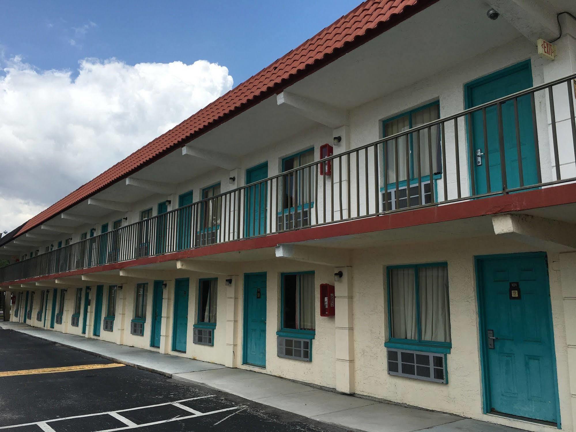 Clearwater Inn セーフティ・ハーバー エクステリア 写真